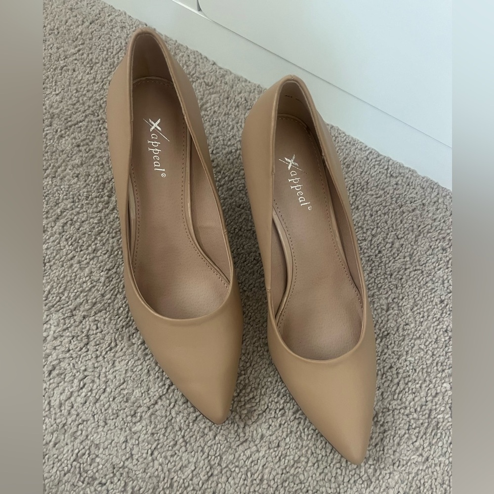 Xappeal Pointed Toe heels size 6.5